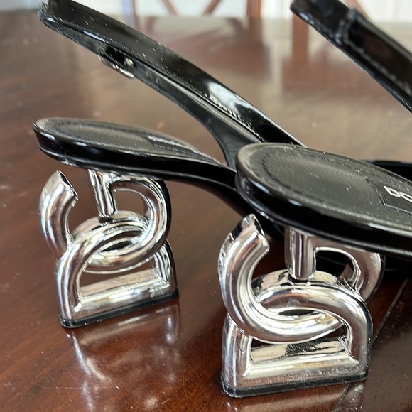 Like new Dolce&Gabbana w architectural 3” heel black patent leather pumps size 7 - Picture 5 of 7